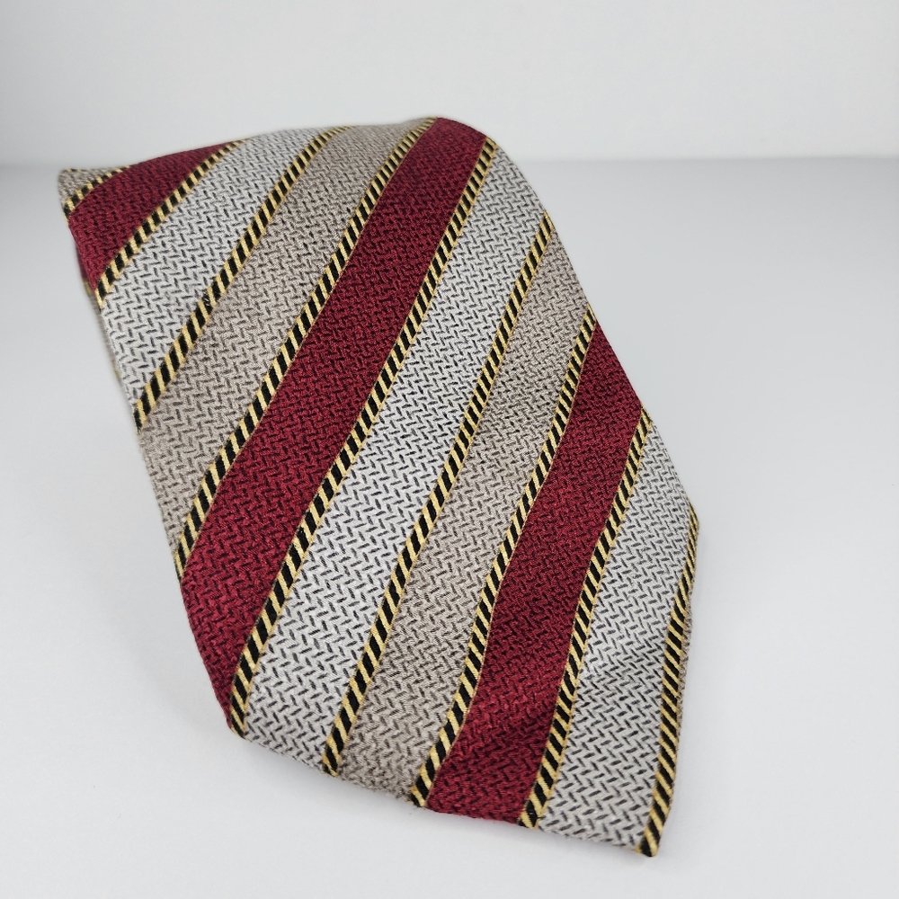 CARLOS DEVENEZIA Red Silk Tie.